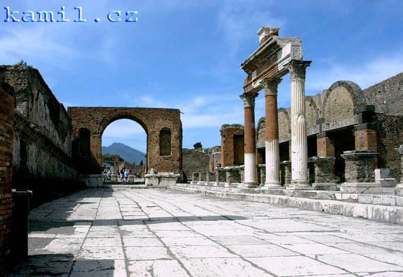 Italia, antick� venkov - kv�ten 2005