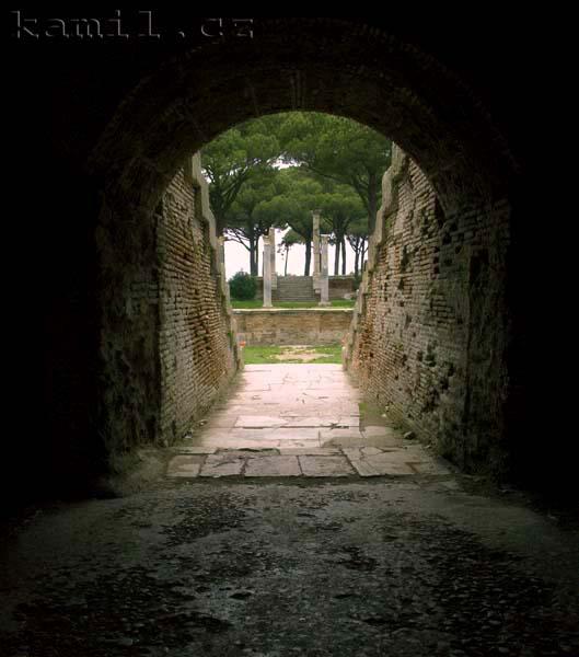 Italia, Ostia Antica - kv�ten 2005