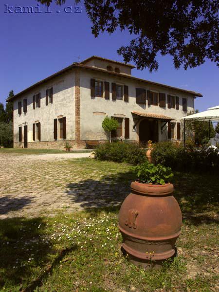 Italia, tosk�nsk� venkov - kv�ten 2005