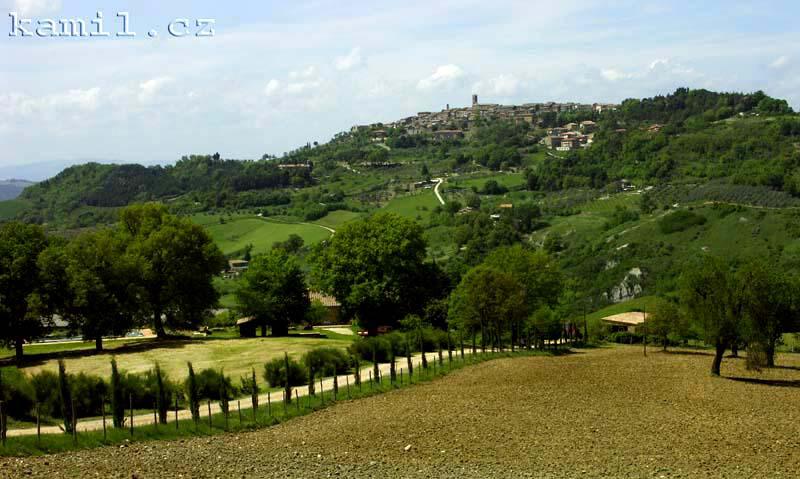 Italia, tosk�nsk� venkov - kv�ten 2005