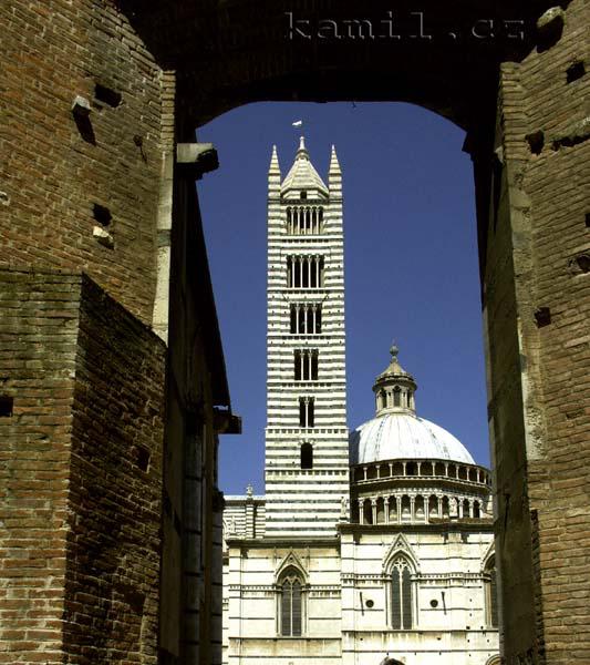 Italia, k�es�ansk� kostely - kv�ten 2005