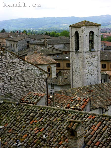 Italia, struktury - kv�ten 2005