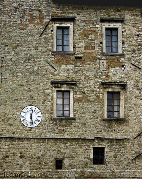 Italia, struktury - kv�ten 2005