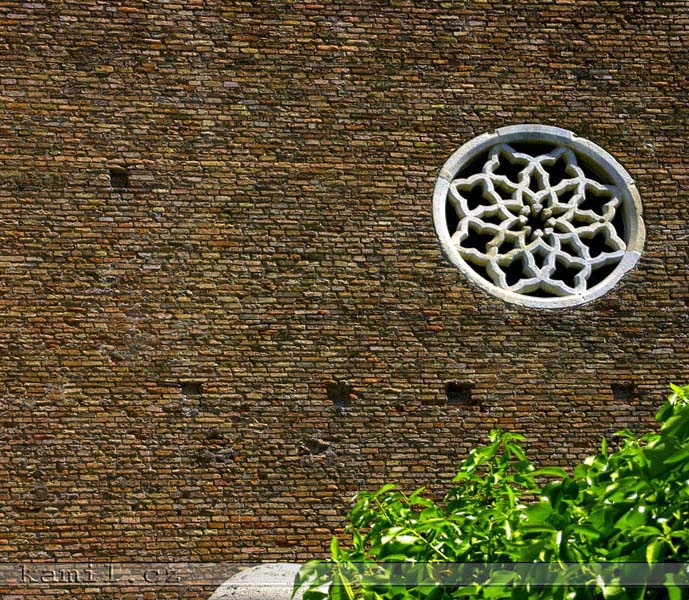Italia, struktury - kv�ten 2005