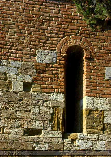 Italia, struktury - kv�ten 2005