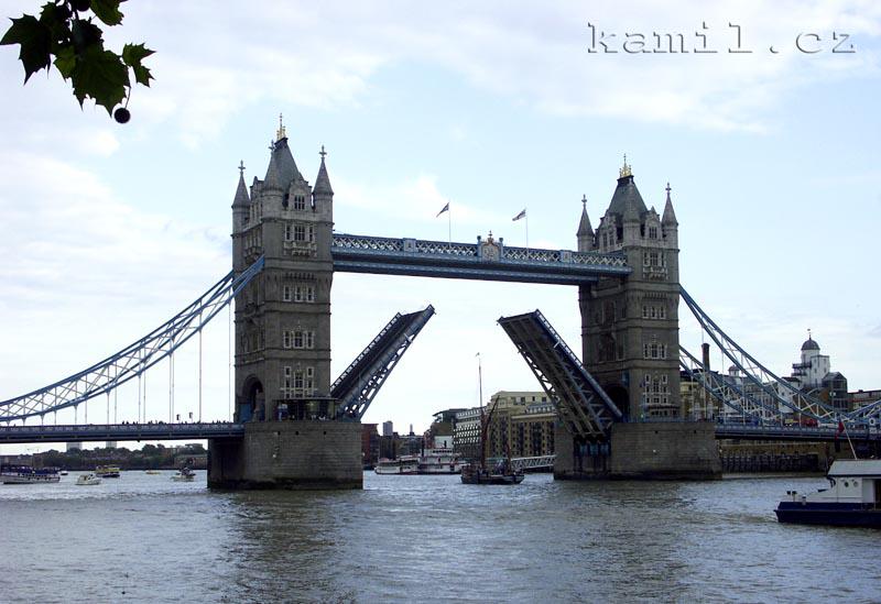 LONDON, Thames river - srpen 2005