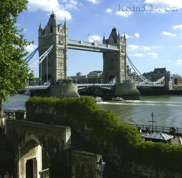 LONDON, Thames river - srpen 2005
