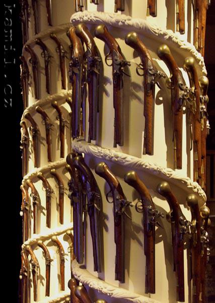 LONDON, Thames river - srpen 2005