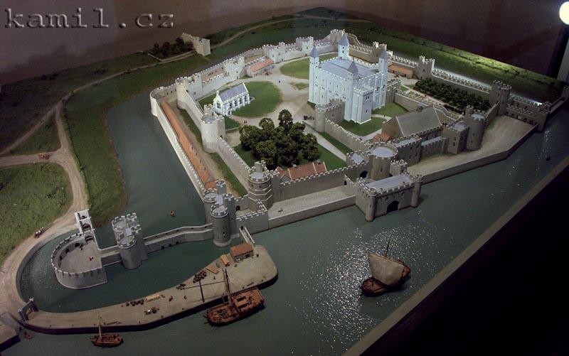 LONDON, Thames river - srpen 2005