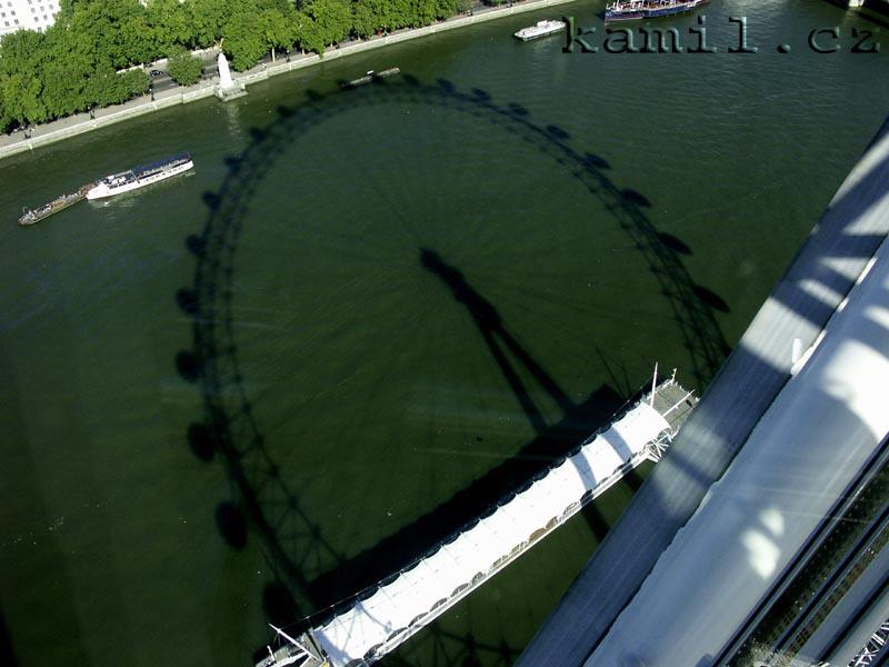 LONDON, Thames river - srpen 2005