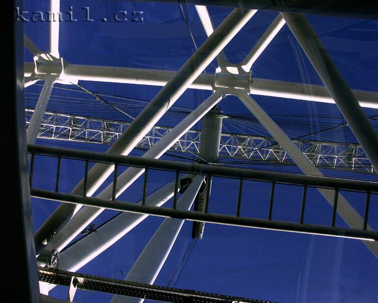 LONDON, Thames river - srpen 2005