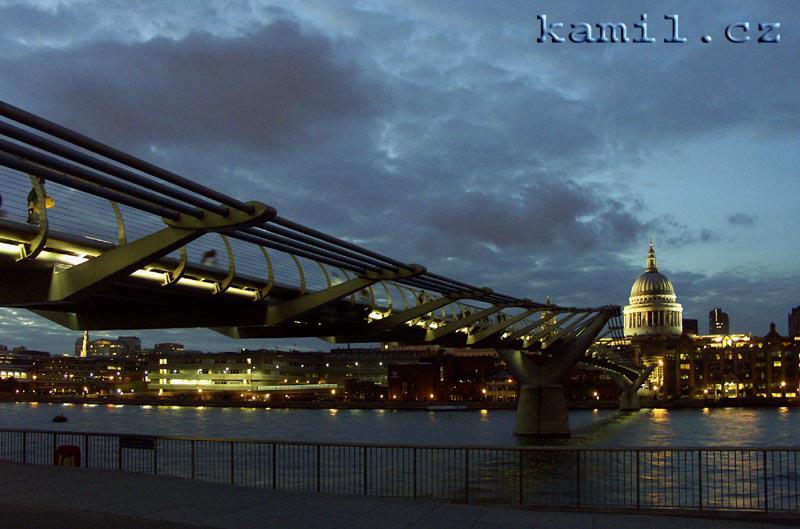 LONDON, Thames river - srpen 2005