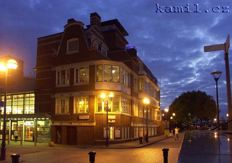 LONDON, Thames river - srpen 2005