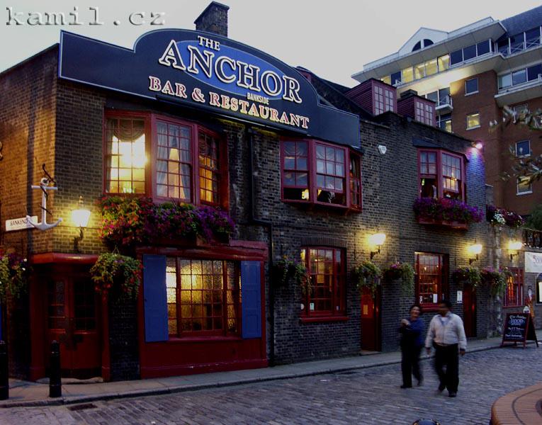 LONDON, Thames river - srpen 2005