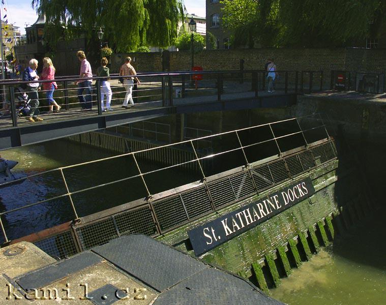 LONDON, Thames river - srpen 2005