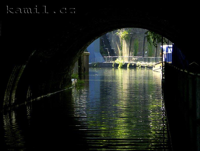 LONDON, British Museum, Regent�s Canal - srpen 2005